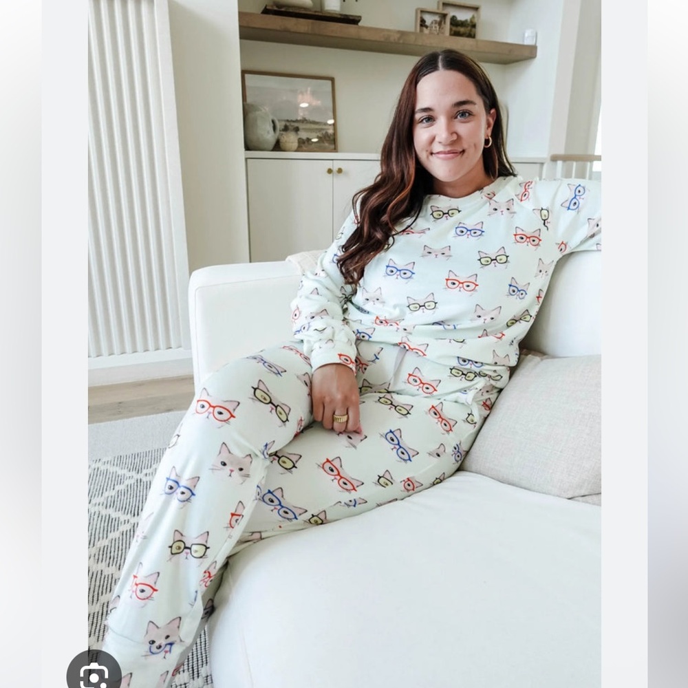 Miranda NIC velvety velour pajama set (crewneck top & jogger bottoms)